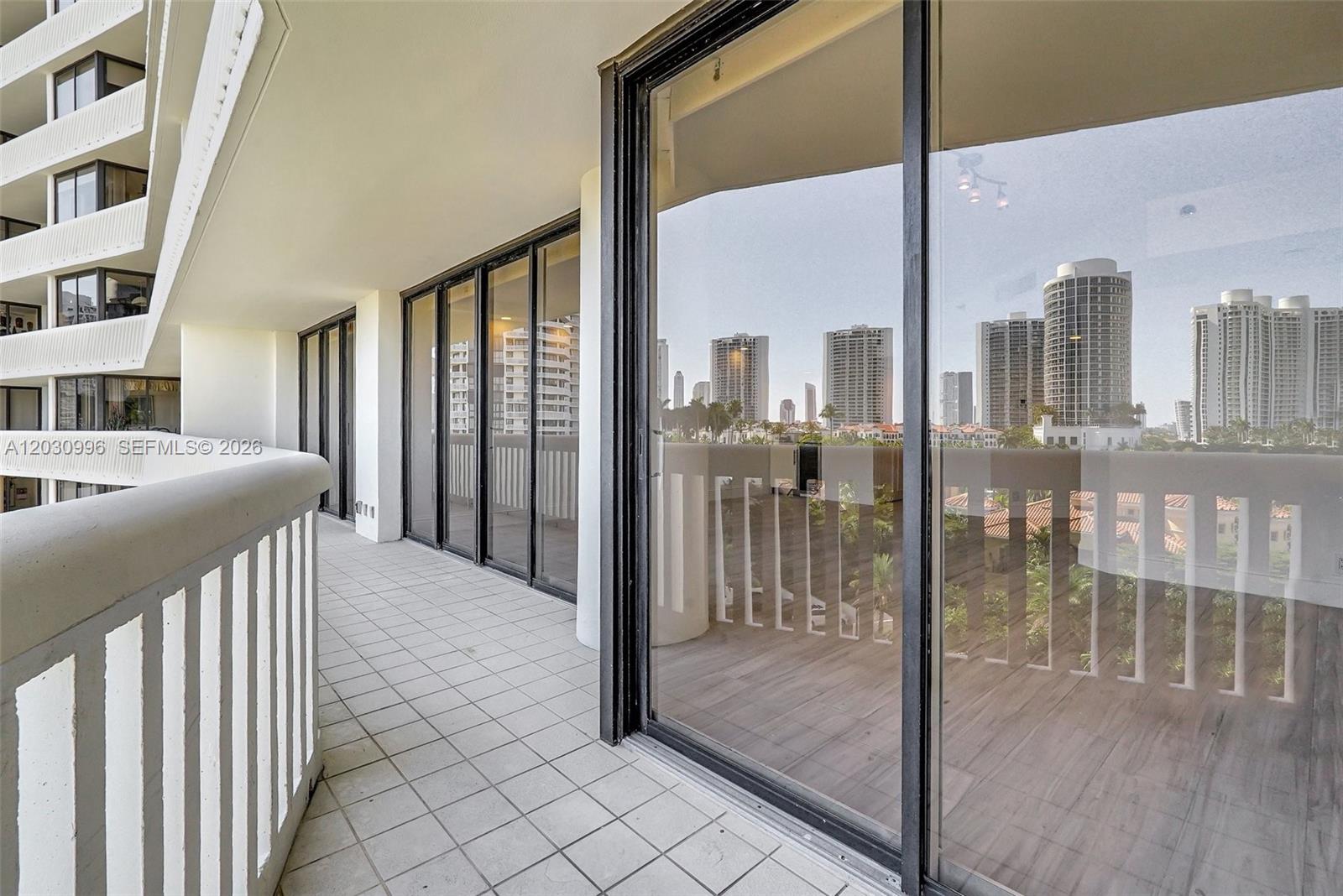 1000 Island Blvd #707, Aventura FL 33160