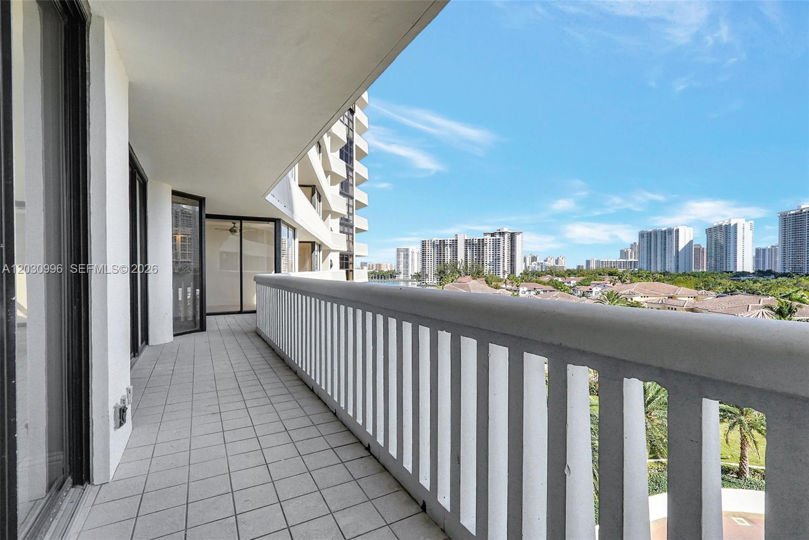 1000 Island Blvd #707, Aventura FL 33160