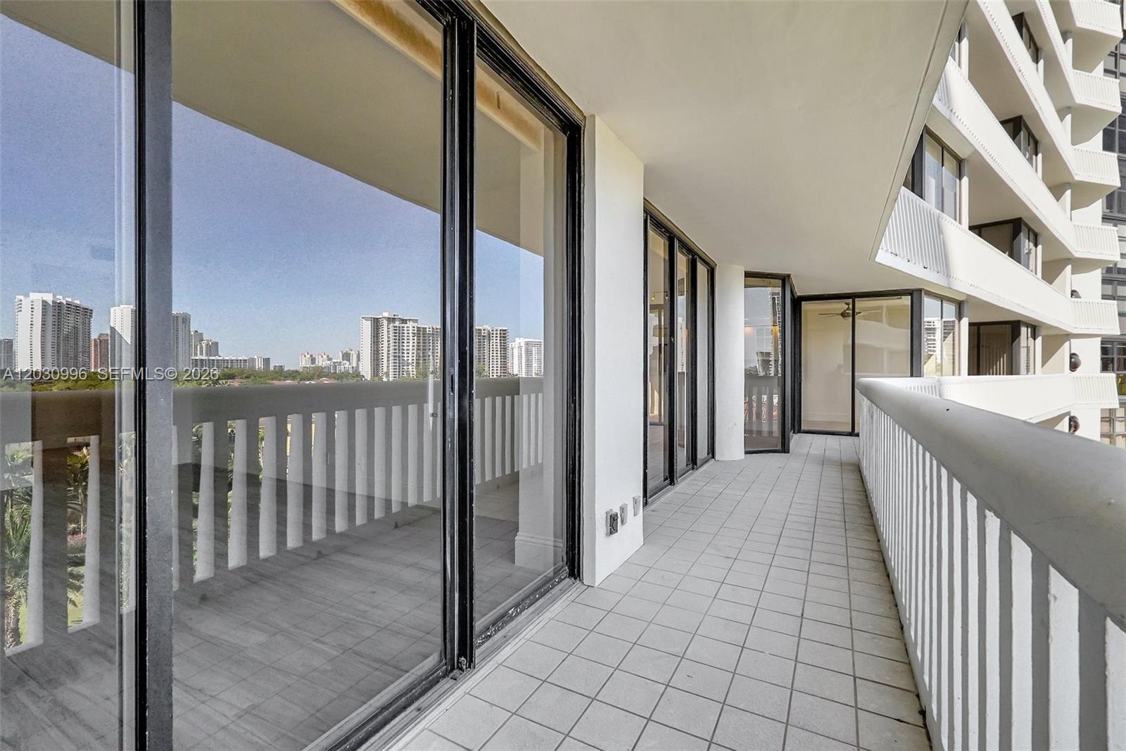 1000 Island Blvd #707, Aventura FL 33160