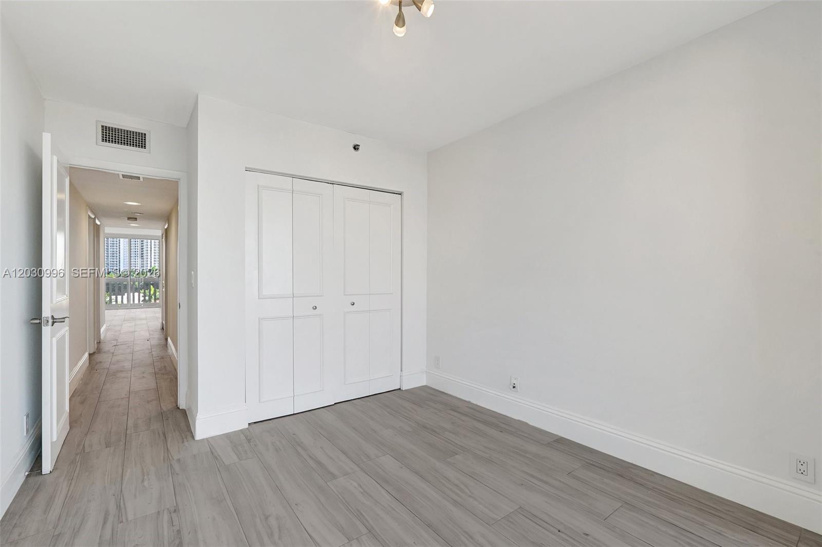 1000 Island Blvd #707, Aventura FL 33160
