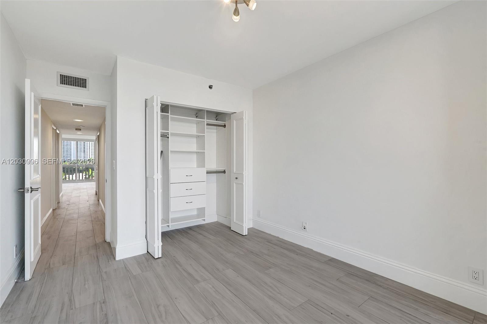 1000 Island Blvd #707, Aventura FL 33160