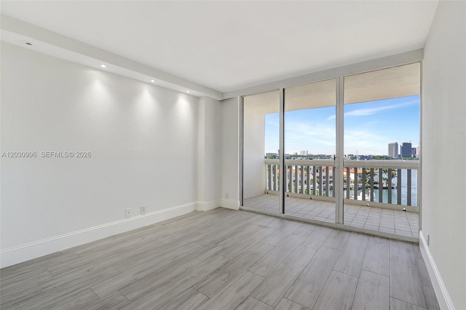 1000 Island Blvd #707, Aventura FL 33160