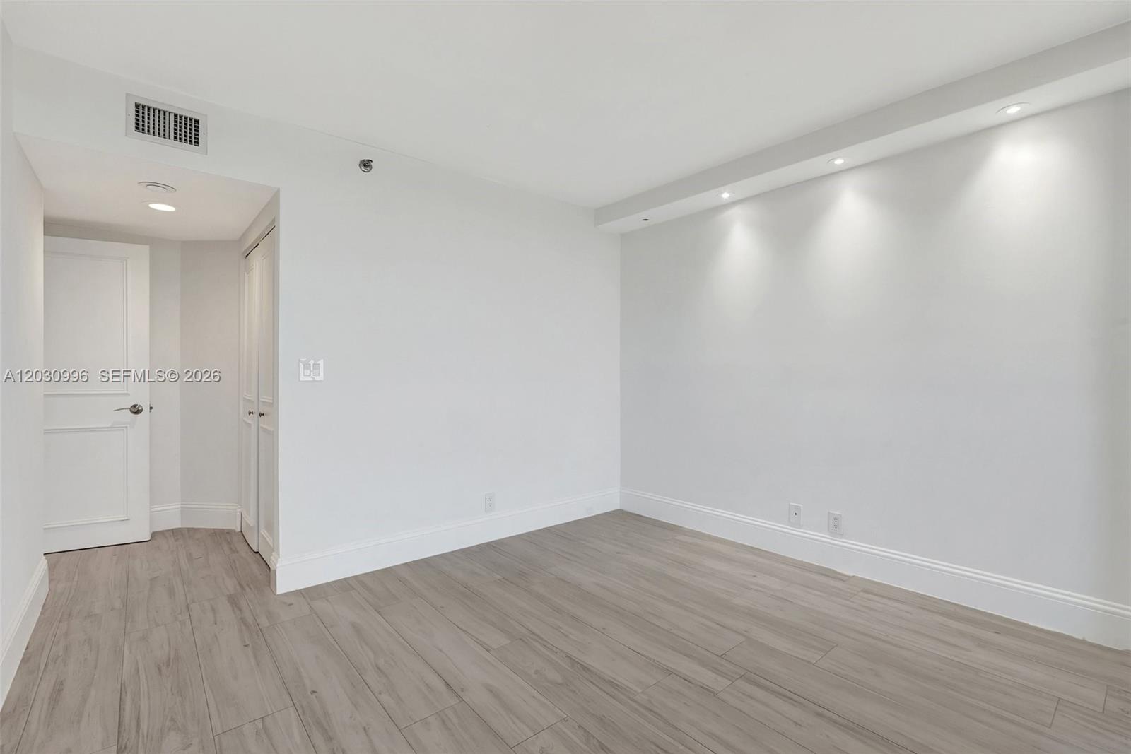 1000 Island Blvd #707, Aventura FL 33160
