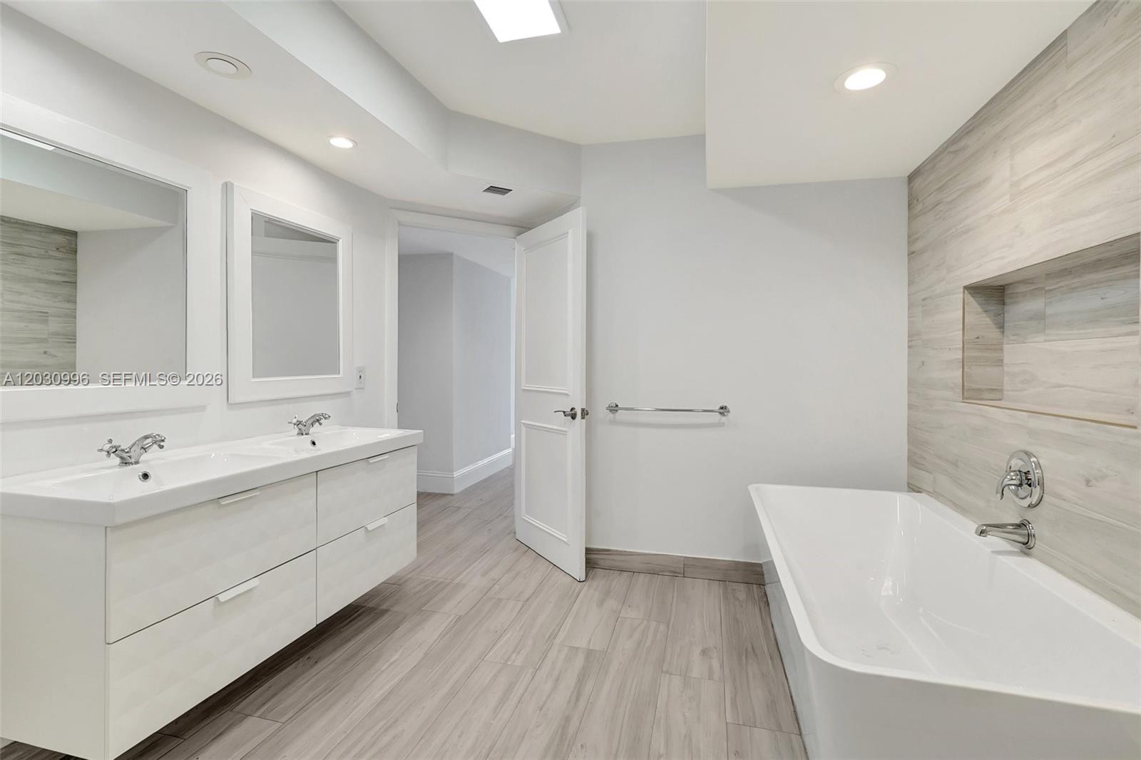 1000 Island Blvd #707, Aventura FL 33160