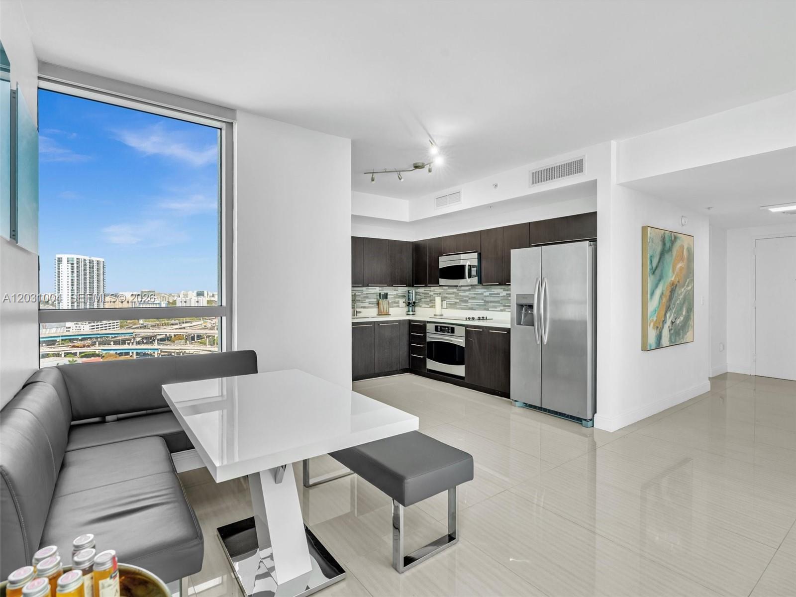 90 SW 3rd St #2013, Miami FL 33130