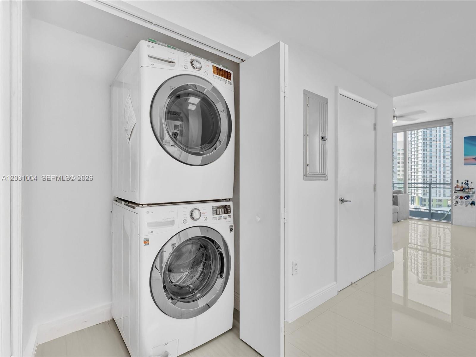 90 SW 3rd St #2013, Miami FL 33130