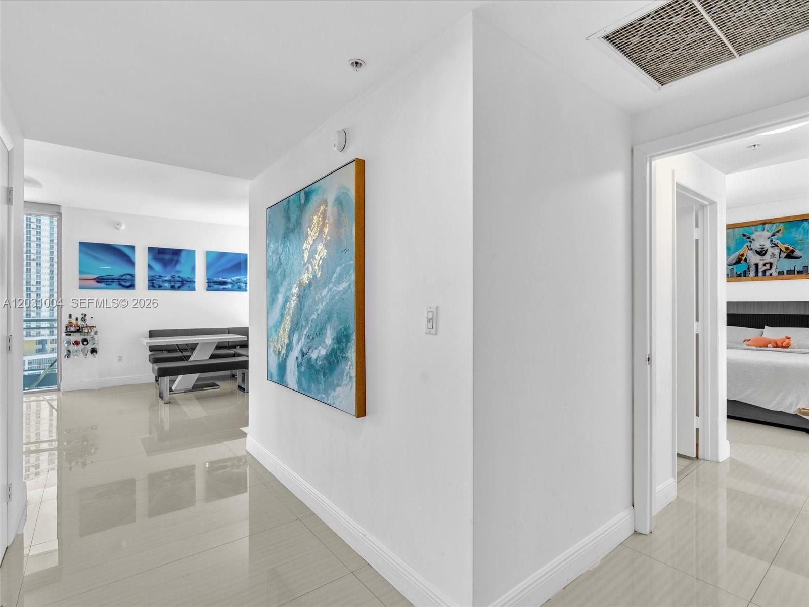 90 SW 3rd St #2013, Miami FL 33130