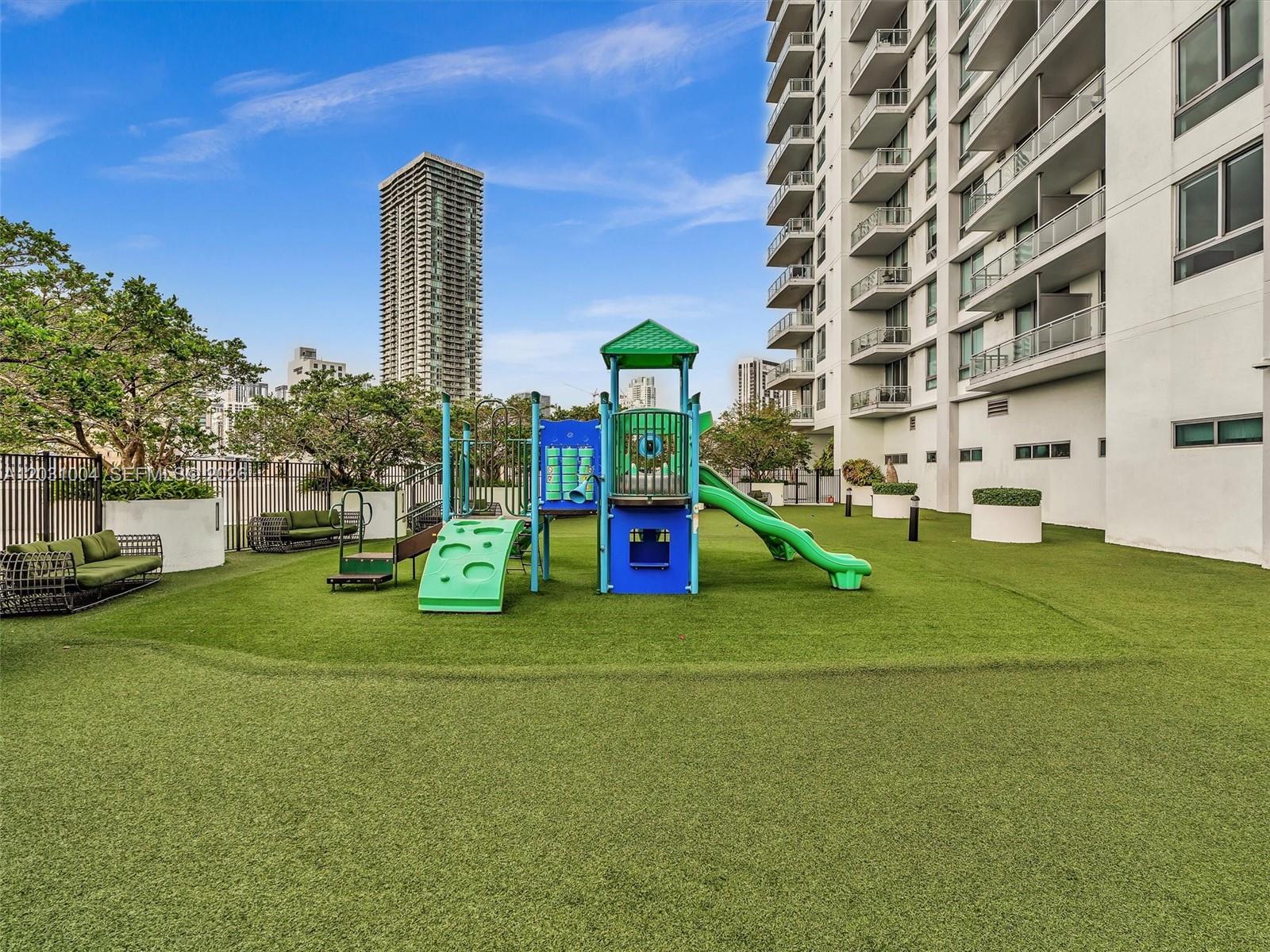 90 SW 3rd St #2013, Miami FL 33130