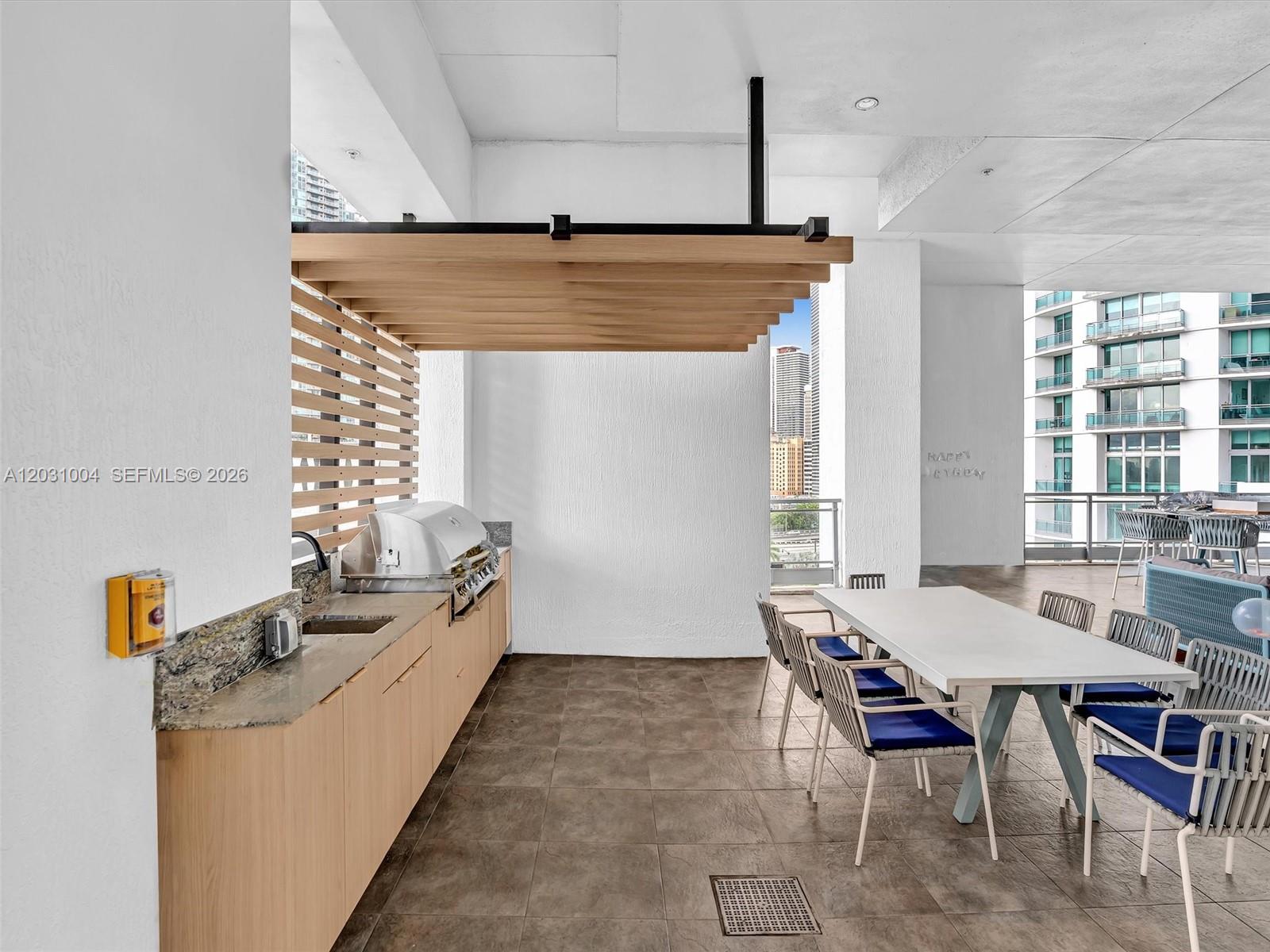 90 SW 3rd St #2013, Miami FL 33130