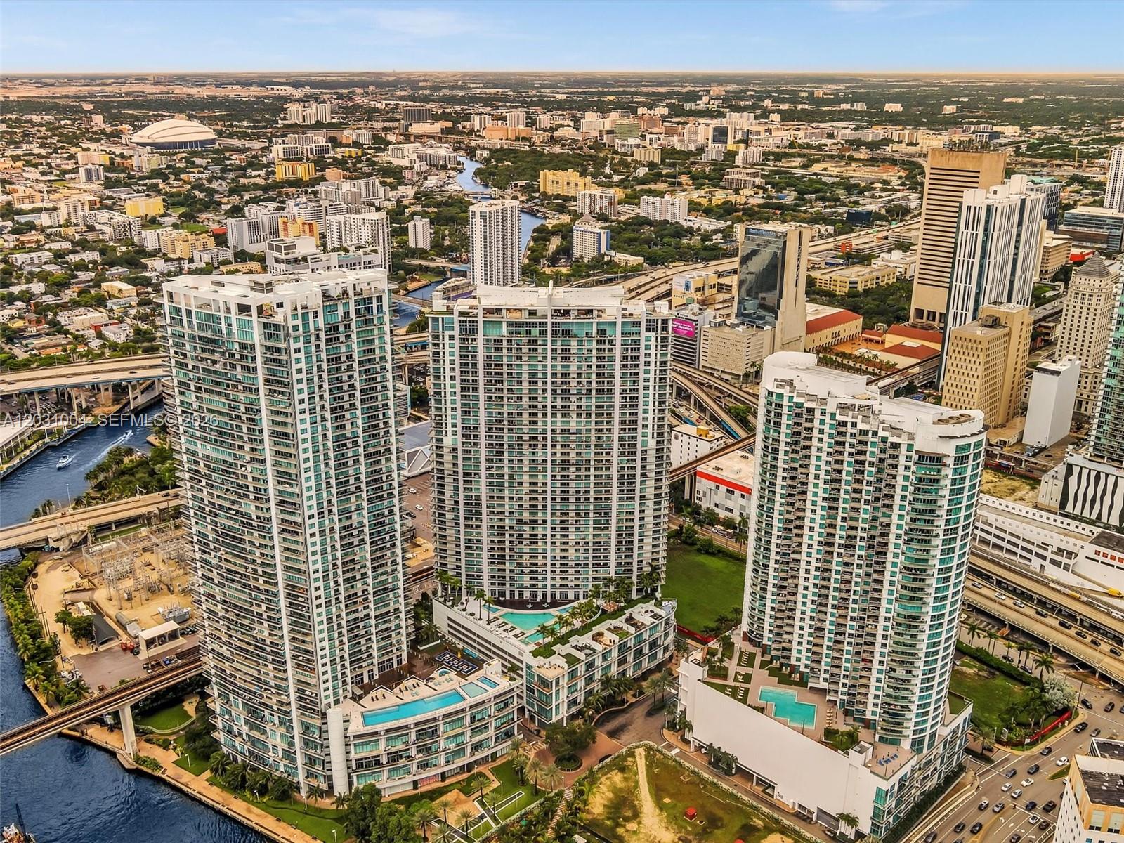 90 SW 3rd St #2013, Miami FL 33130