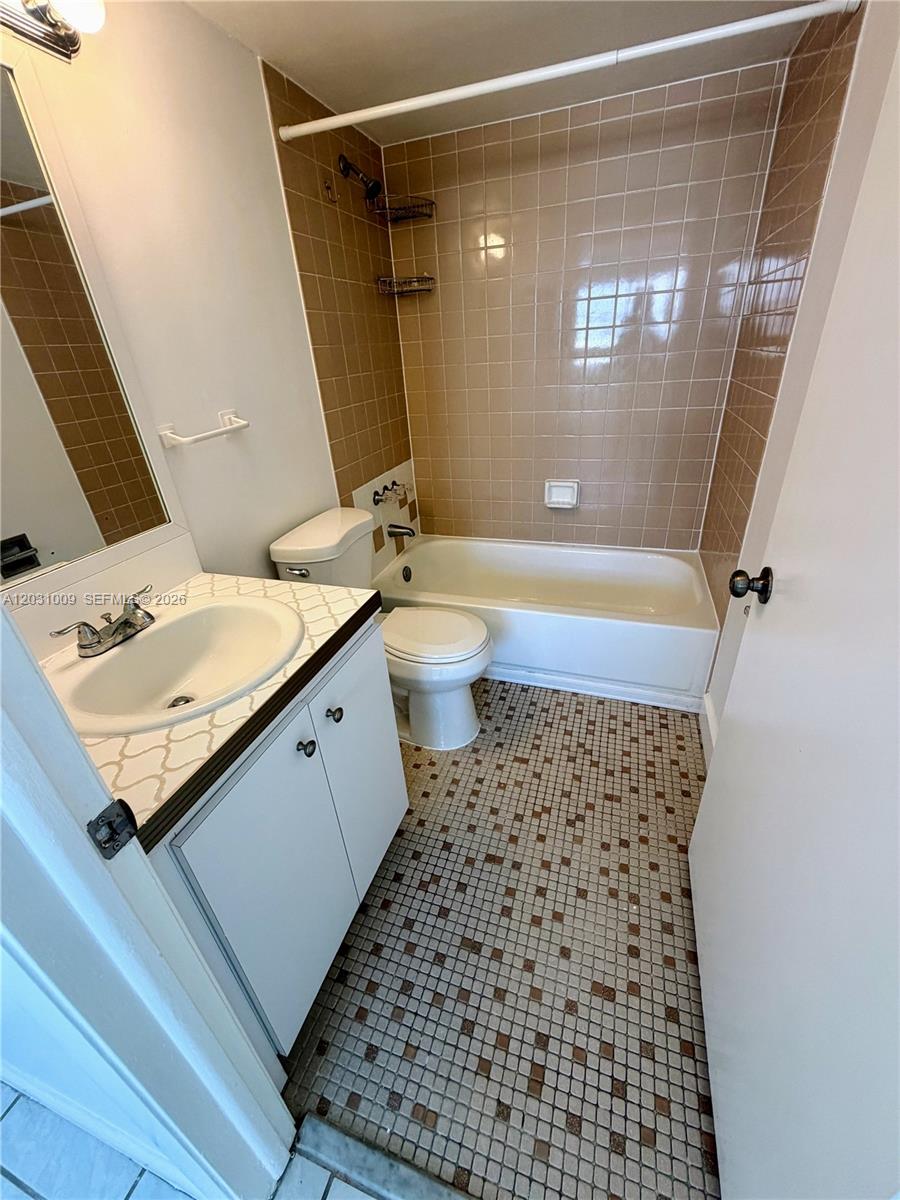 2001 Bay Dr #401, Miami Beach FL 33141