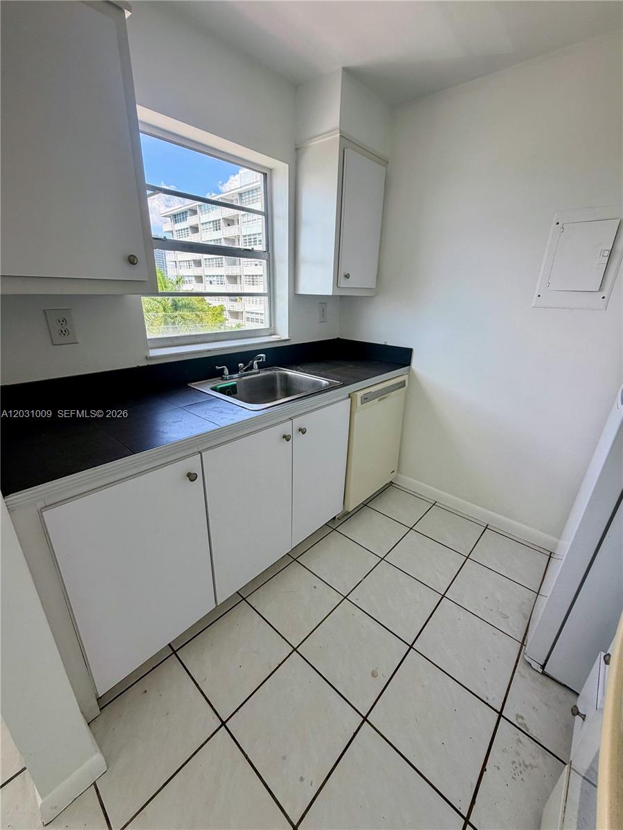 2001 Bay Dr #401, Miami Beach FL 33141