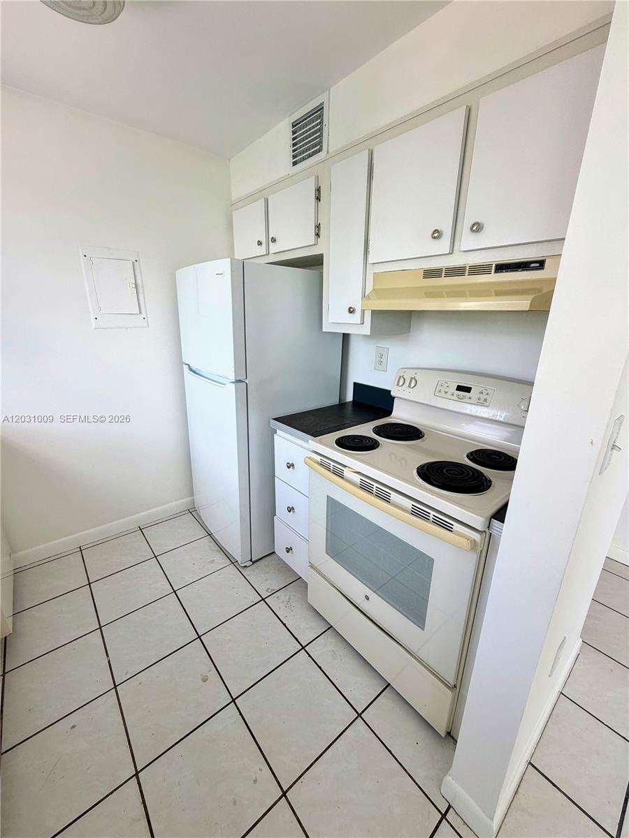 2001 Bay Dr #401, Miami Beach FL 33141