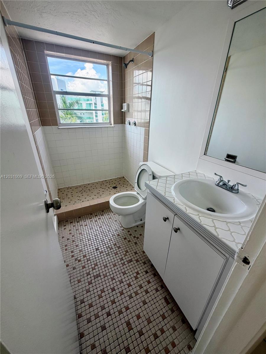 2001 Bay Dr #401, Miami Beach FL 33141