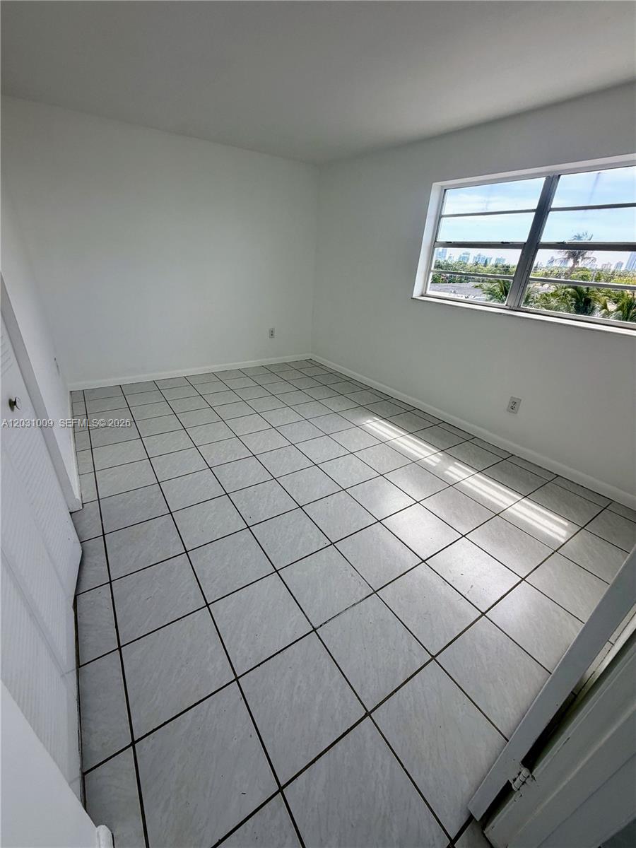 2001 Bay Dr #401, Miami Beach FL 33141