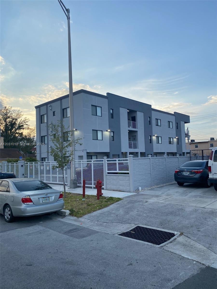 423 E 27th St #302, Hialeah FL 33013