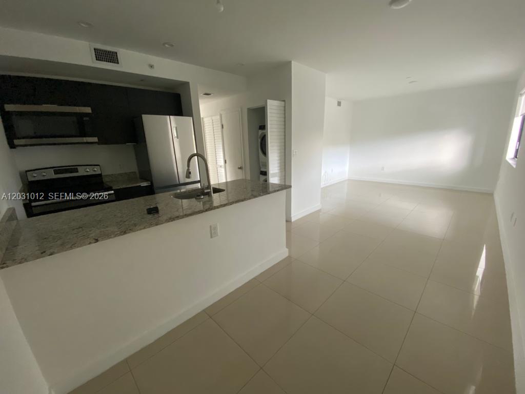 423 E 27th St #302, Hialeah FL 33013