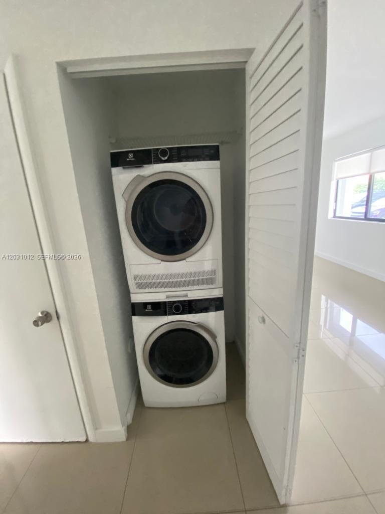 423 E 27th St #302, Hialeah FL 33013
