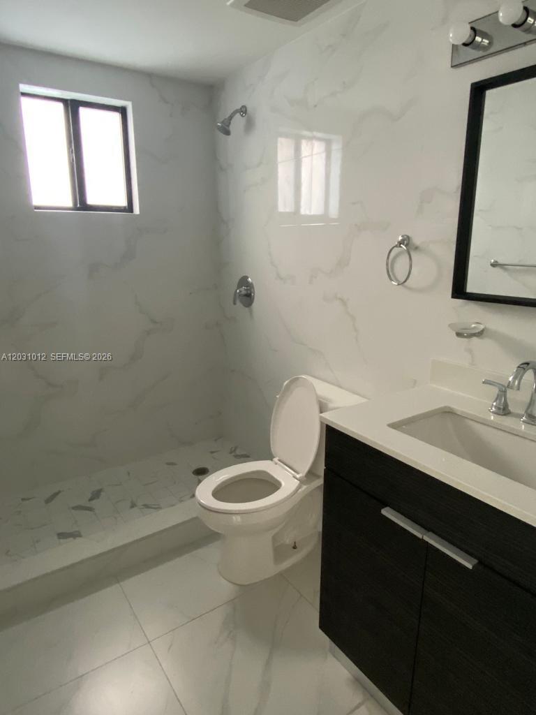 423 E 27th St #302, Hialeah FL 33013