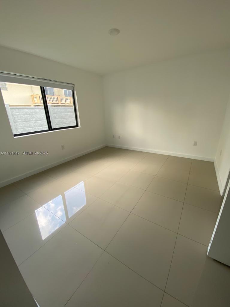 423 E 27th St #302, Hialeah FL 33013