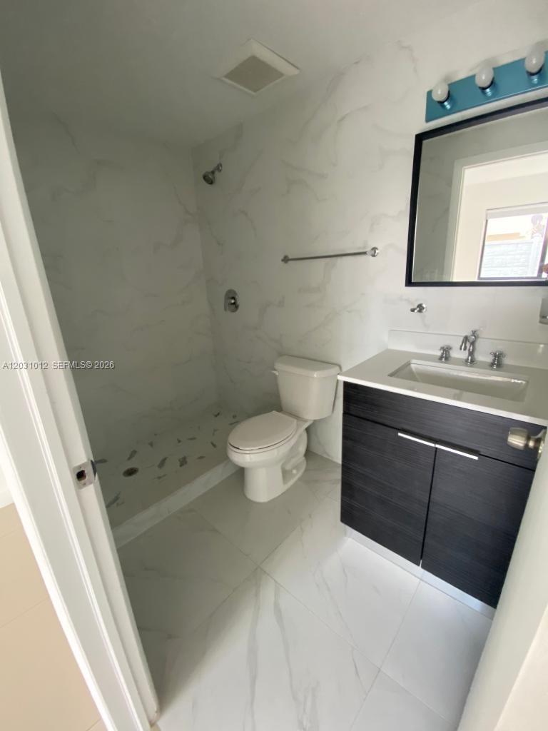 423 E 27th St #302, Hialeah FL 33013