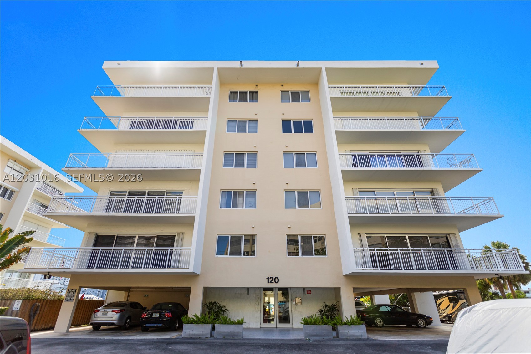 120 Golden Isles Dr #23B, Hallandale Beach FL 33009