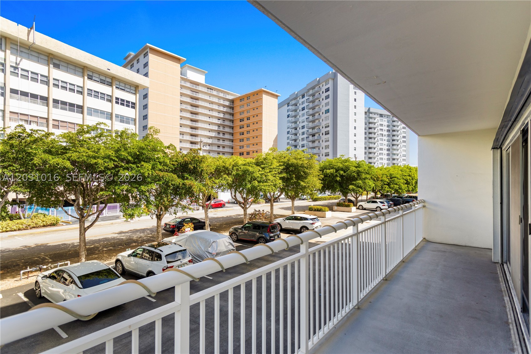 120 Golden Isles Dr #23B, Hallandale Beach FL 33009