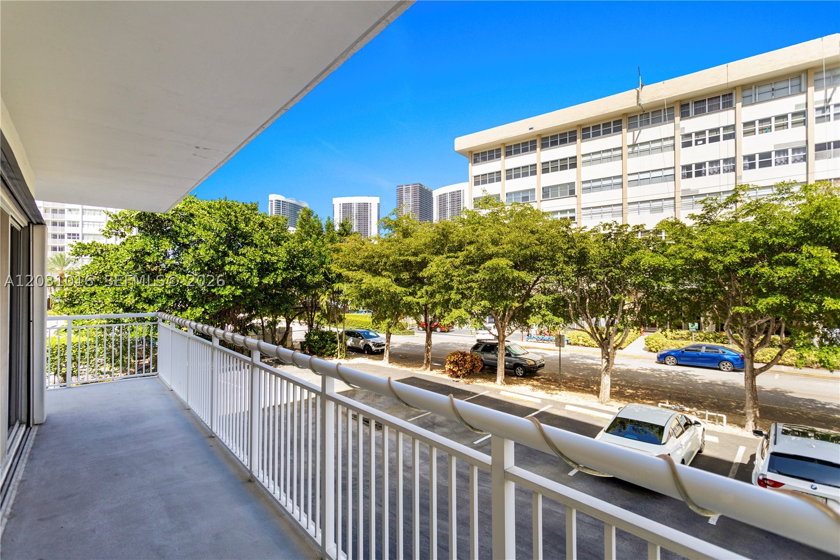 120 Golden Isles Dr #23B, Hallandale Beach FL 33009