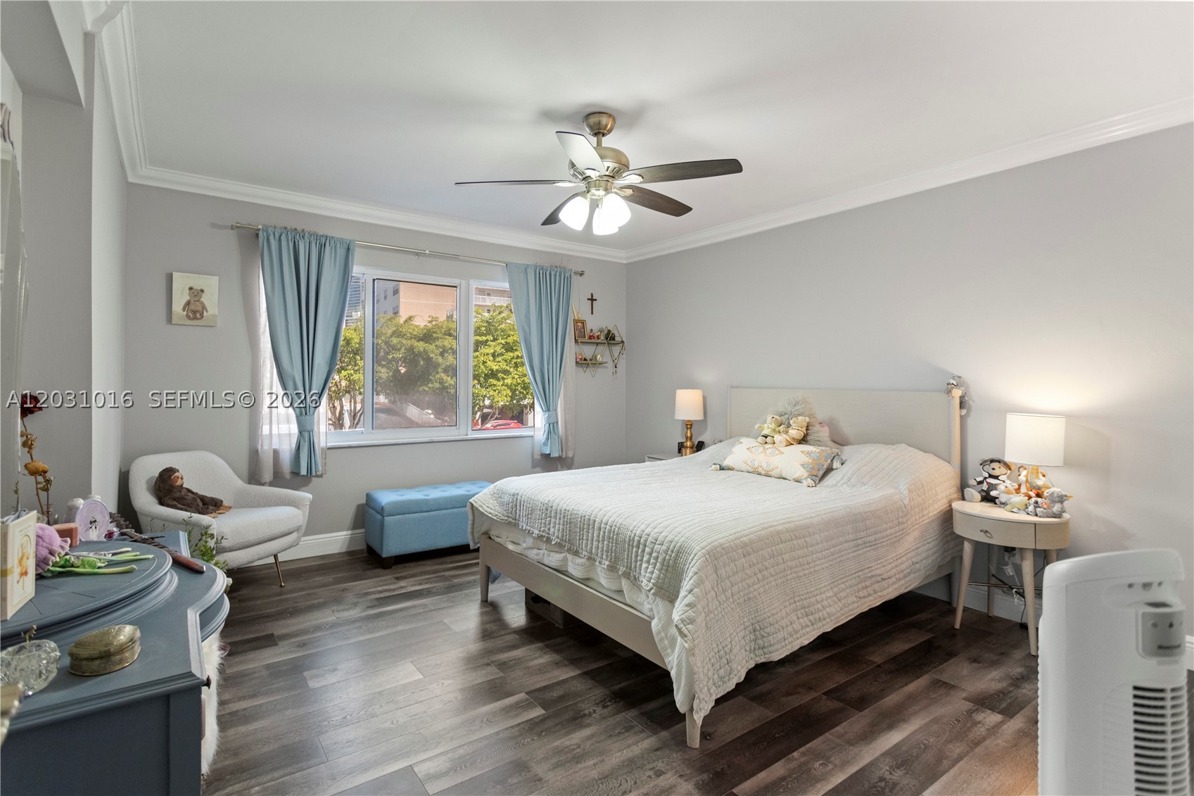 120 Golden Isles Dr #23B, Hallandale Beach FL 33009
