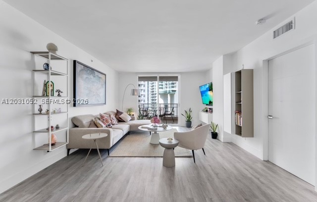701 Brickell Key Blvd #1506, Miami FL 33131