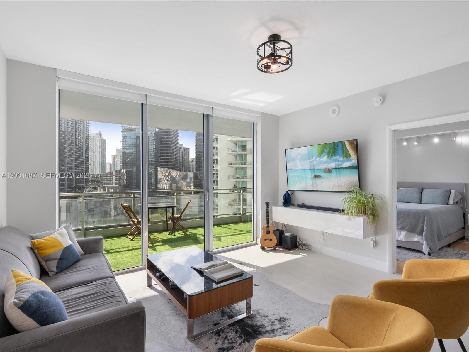 90 SW 3rd St #2015, Miami FL 33130
