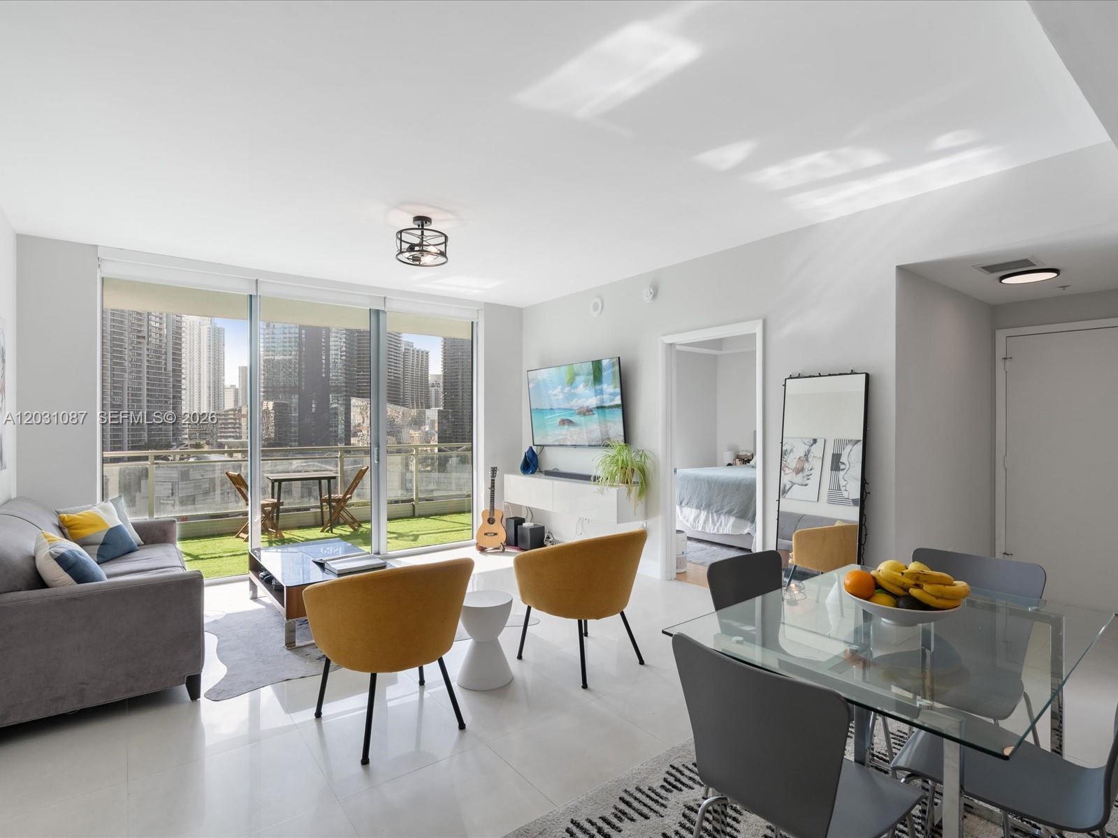 90 SW 3rd St #2015, Miami FL 33130