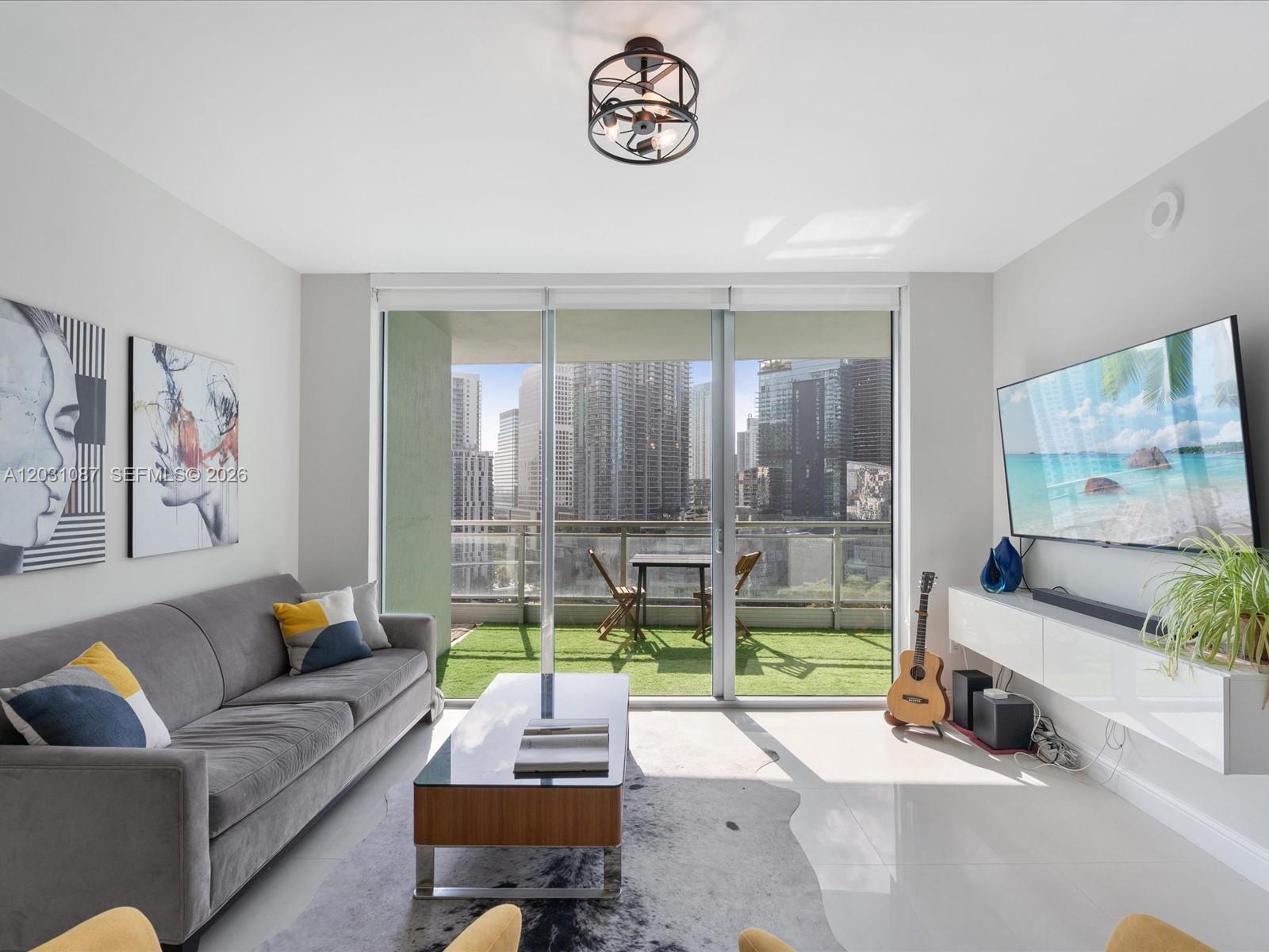90 SW 3rd St #2015, Miami FL 33130