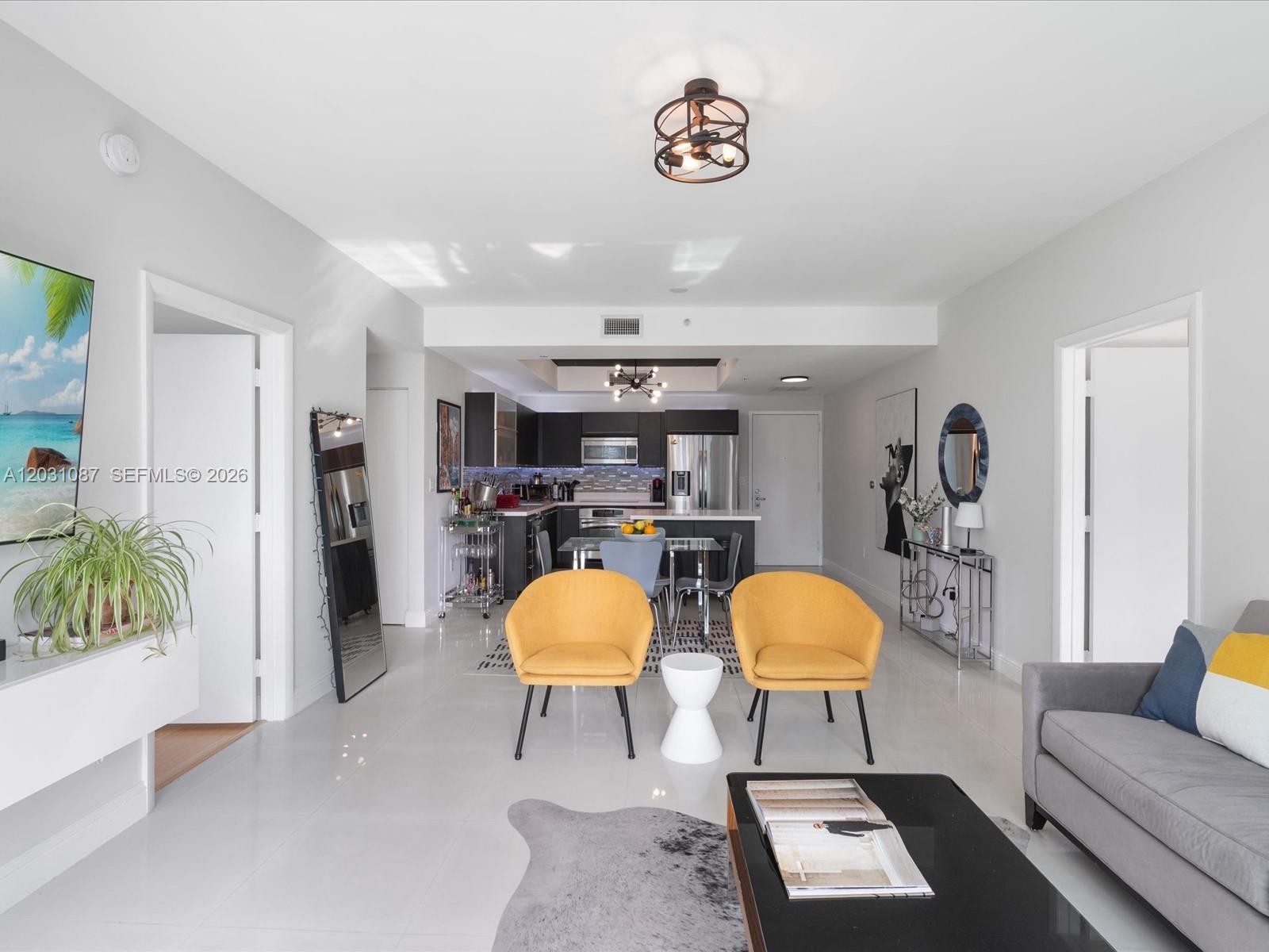 90 SW 3rd St #2015, Miami FL 33130