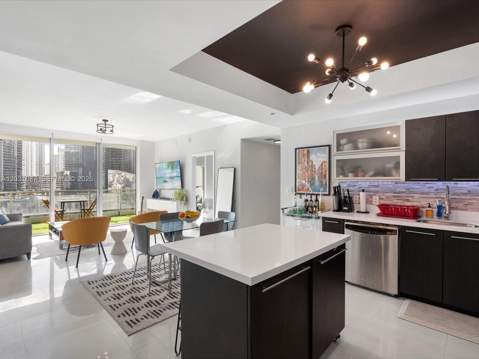 90 SW 3rd St #2015, Miami FL 33130