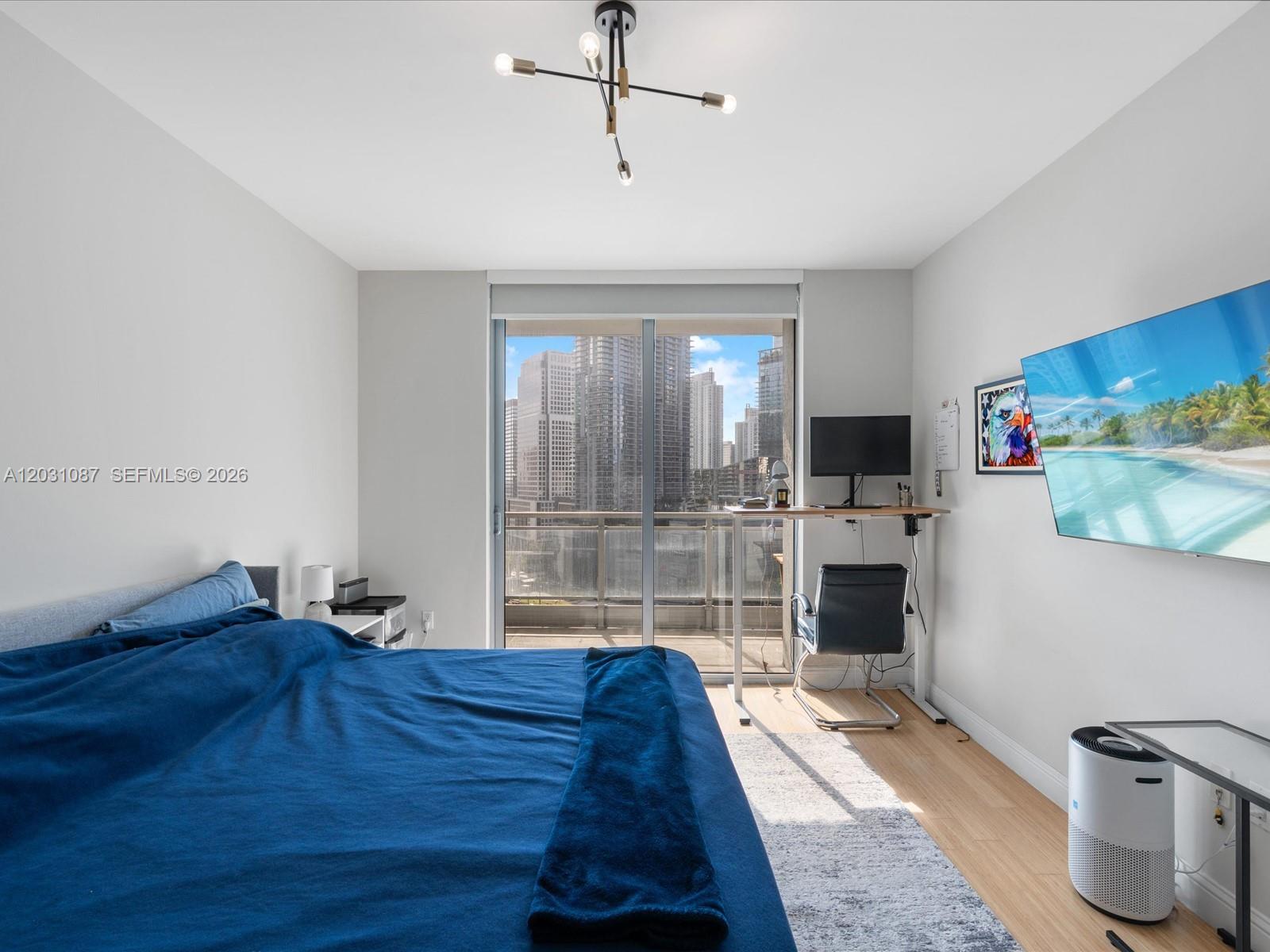 90 SW 3rd St #2015, Miami FL 33130