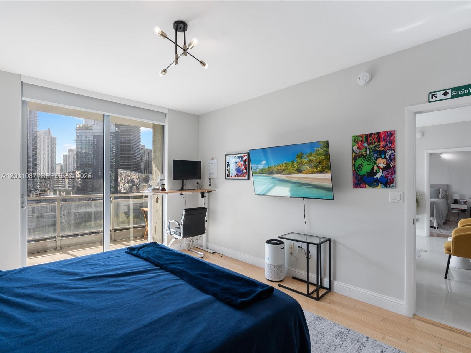 90 SW 3rd St #2015, Miami FL 33130