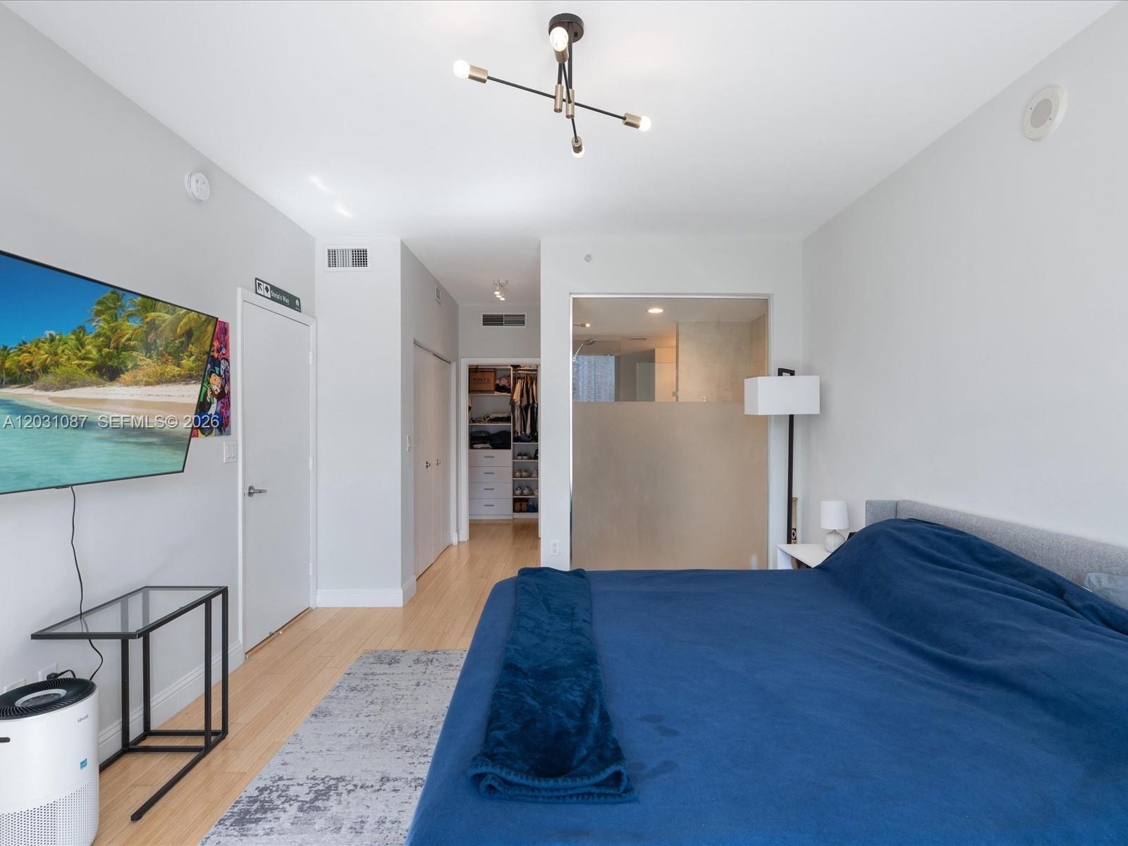 90 SW 3rd St #2015, Miami FL 33130