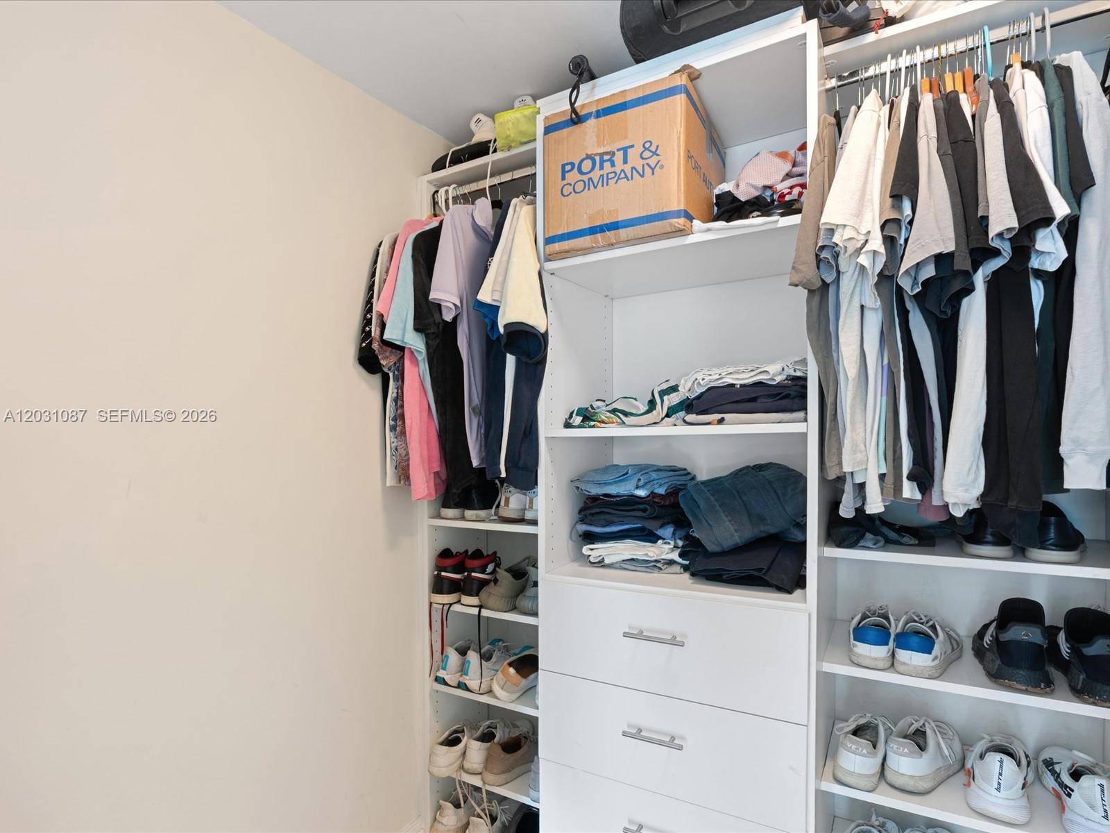 90 SW 3rd St #2015, Miami FL 33130
