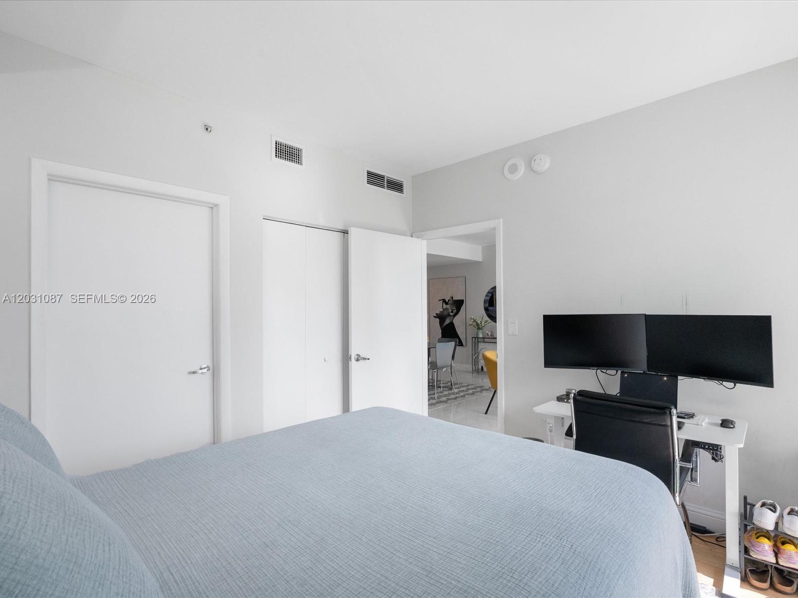 90 SW 3rd St #2015, Miami FL 33130