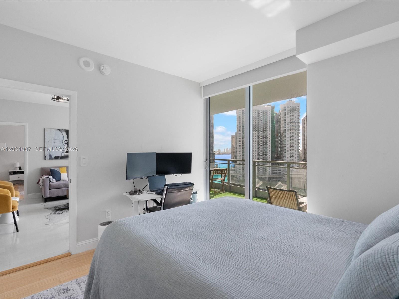 90 SW 3rd St #2015, Miami FL 33130