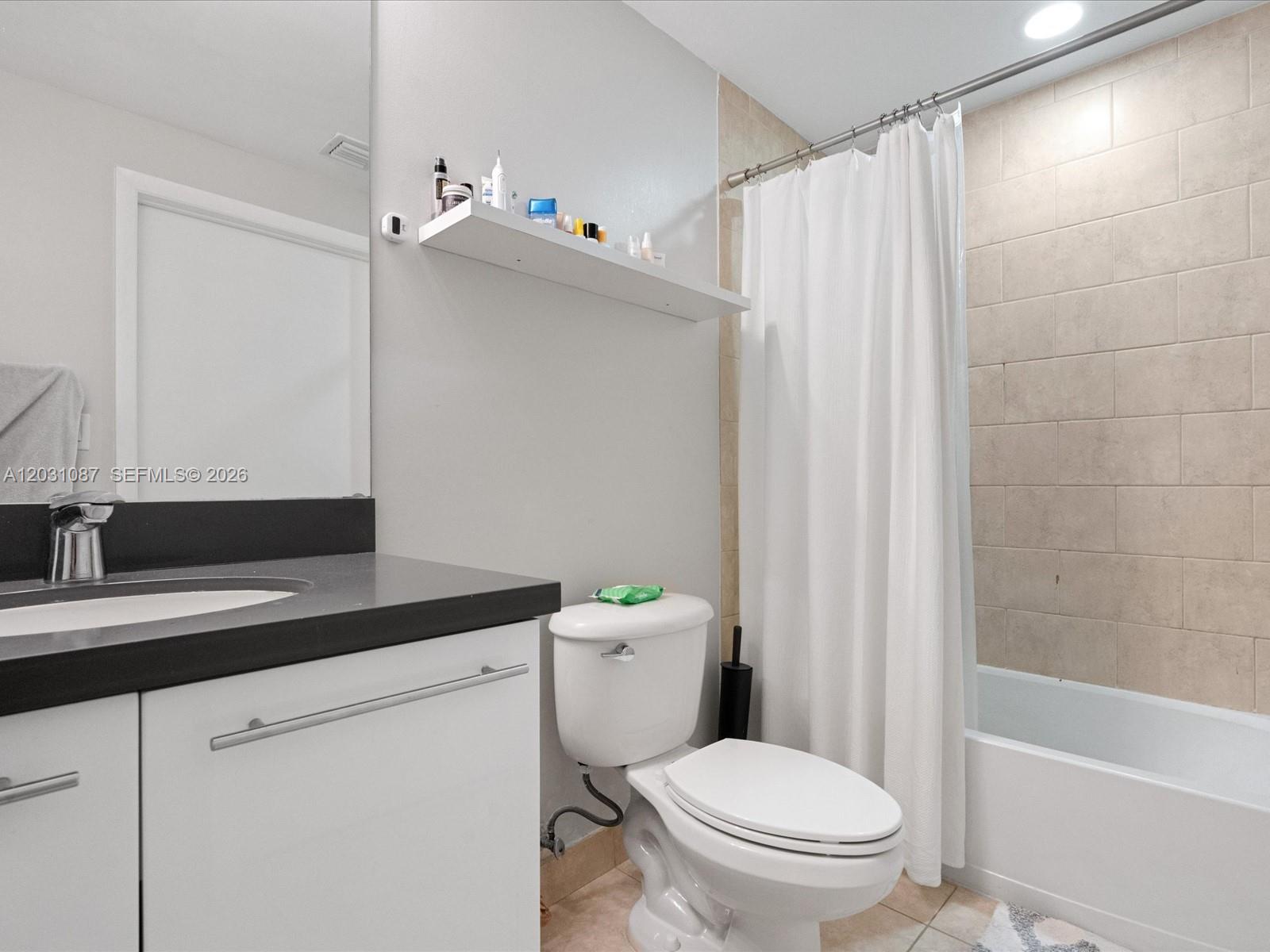 90 SW 3rd St #2015, Miami FL 33130