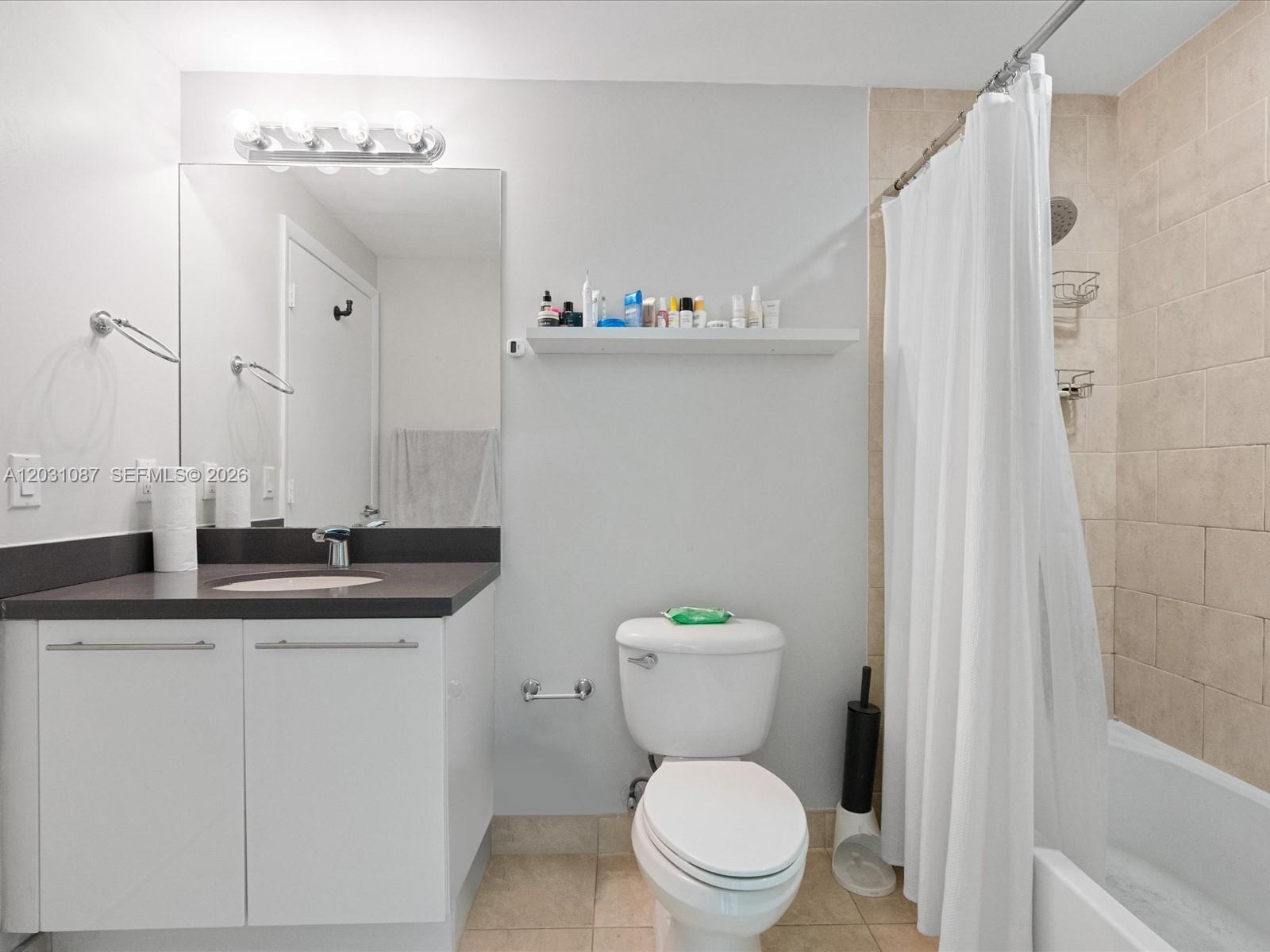 90 SW 3rd St #2015, Miami FL 33130