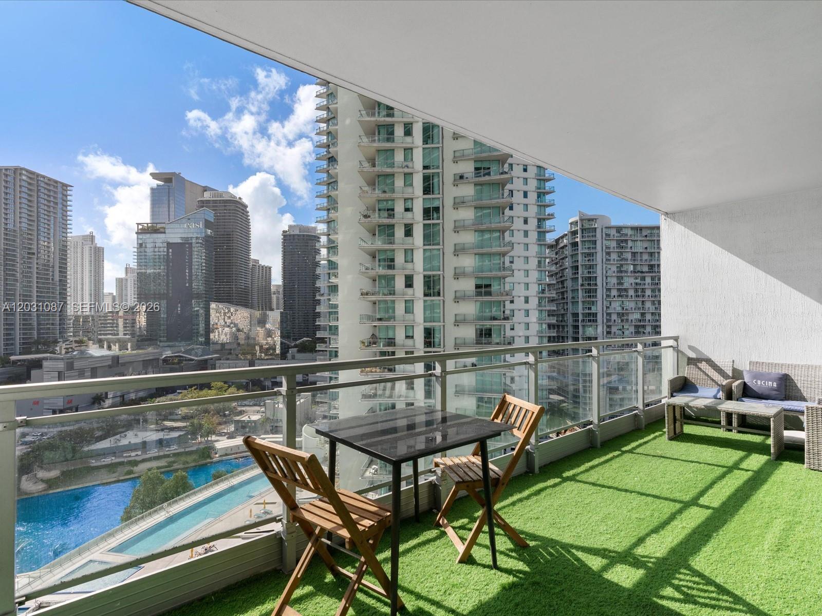90 SW 3rd St #2015, Miami FL 33130