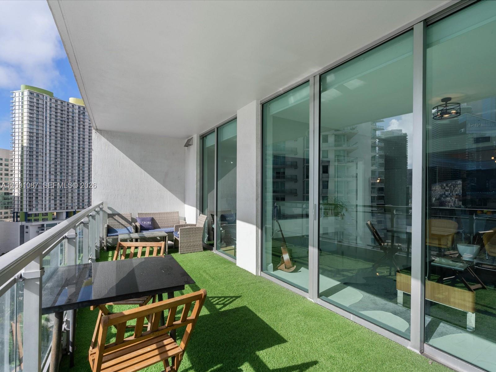 90 SW 3rd St #2015, Miami FL 33130
