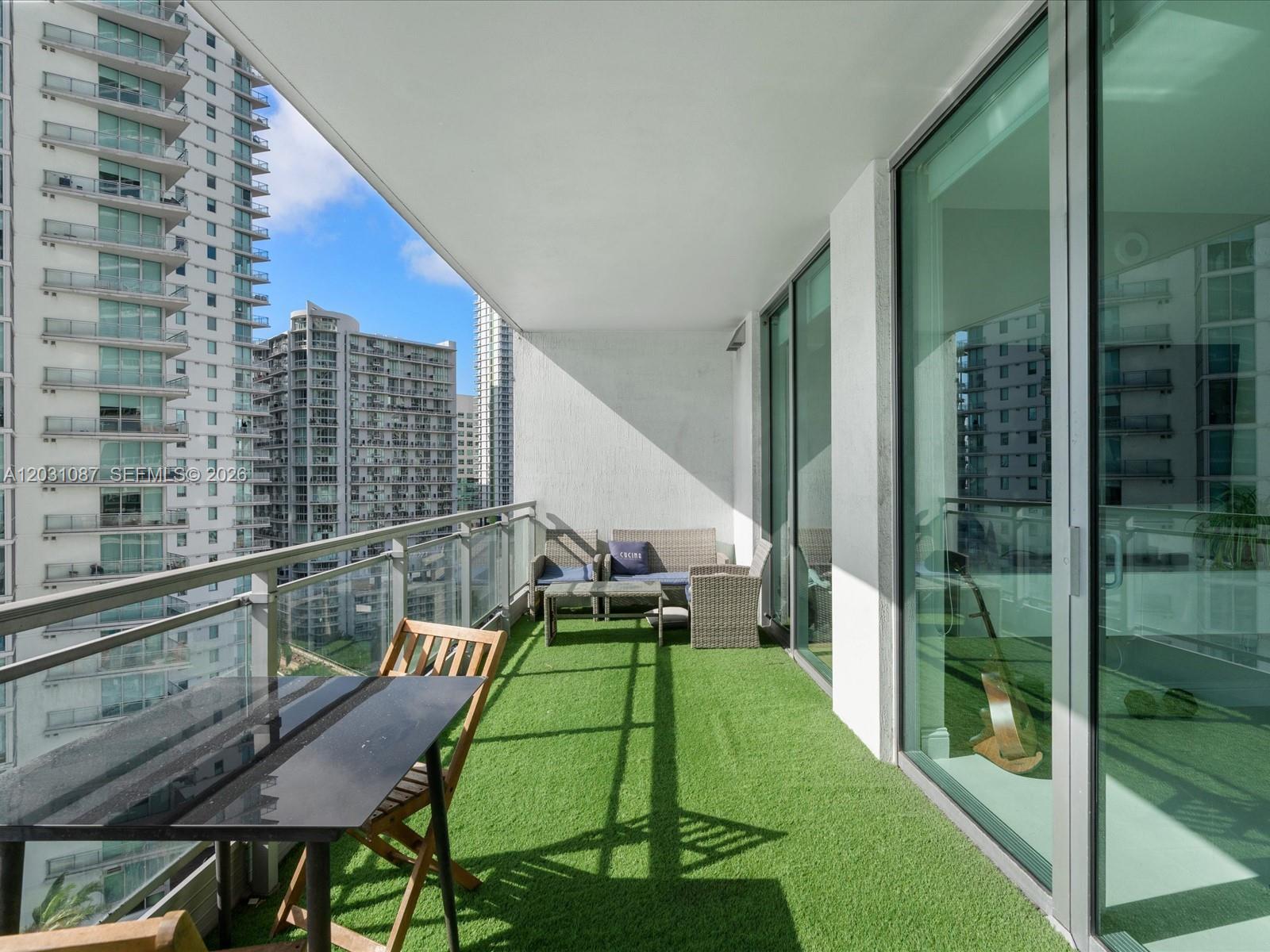 90 SW 3rd St #2015, Miami FL 33130