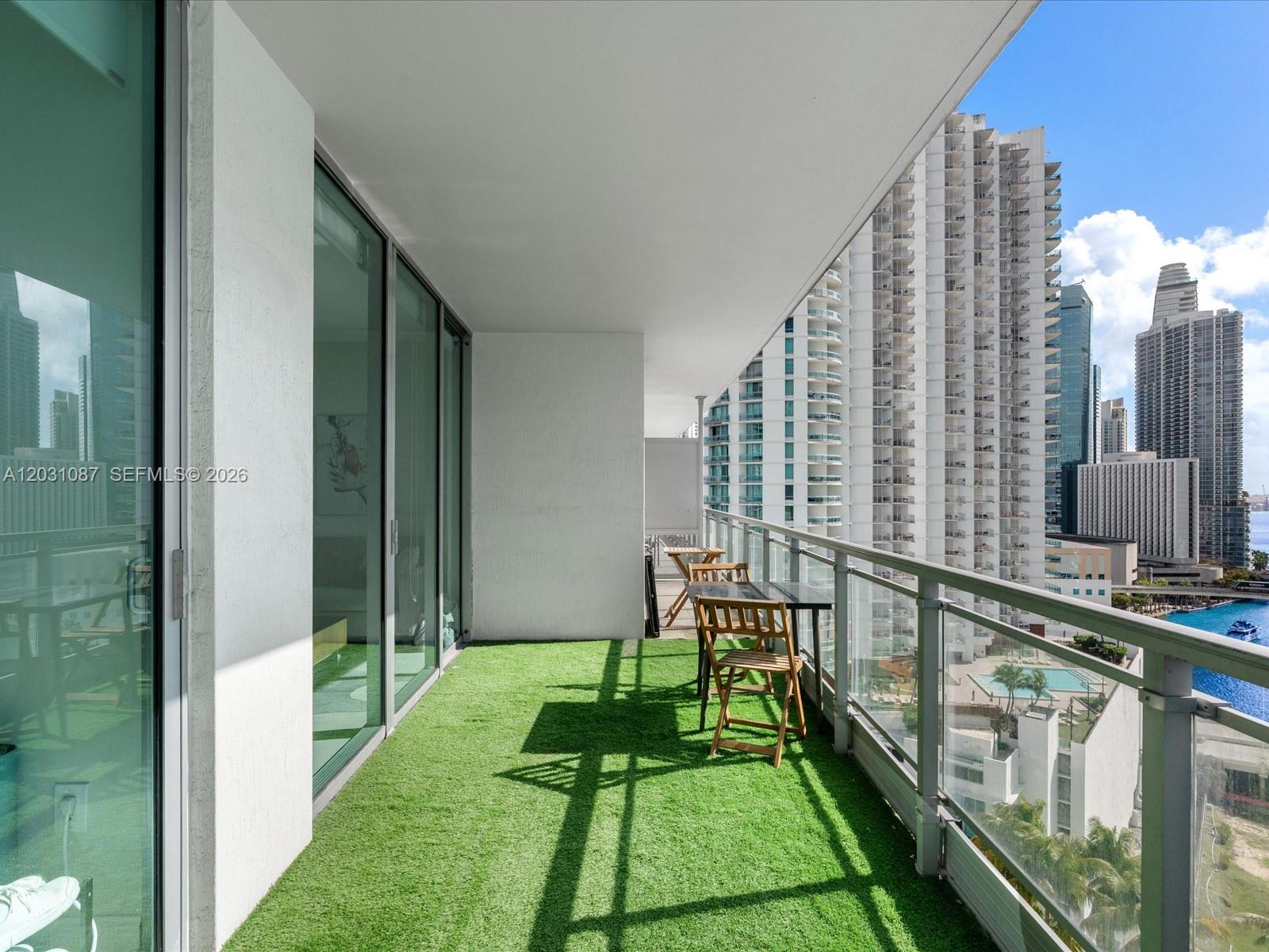 90 SW 3rd St #2015, Miami FL 33130
