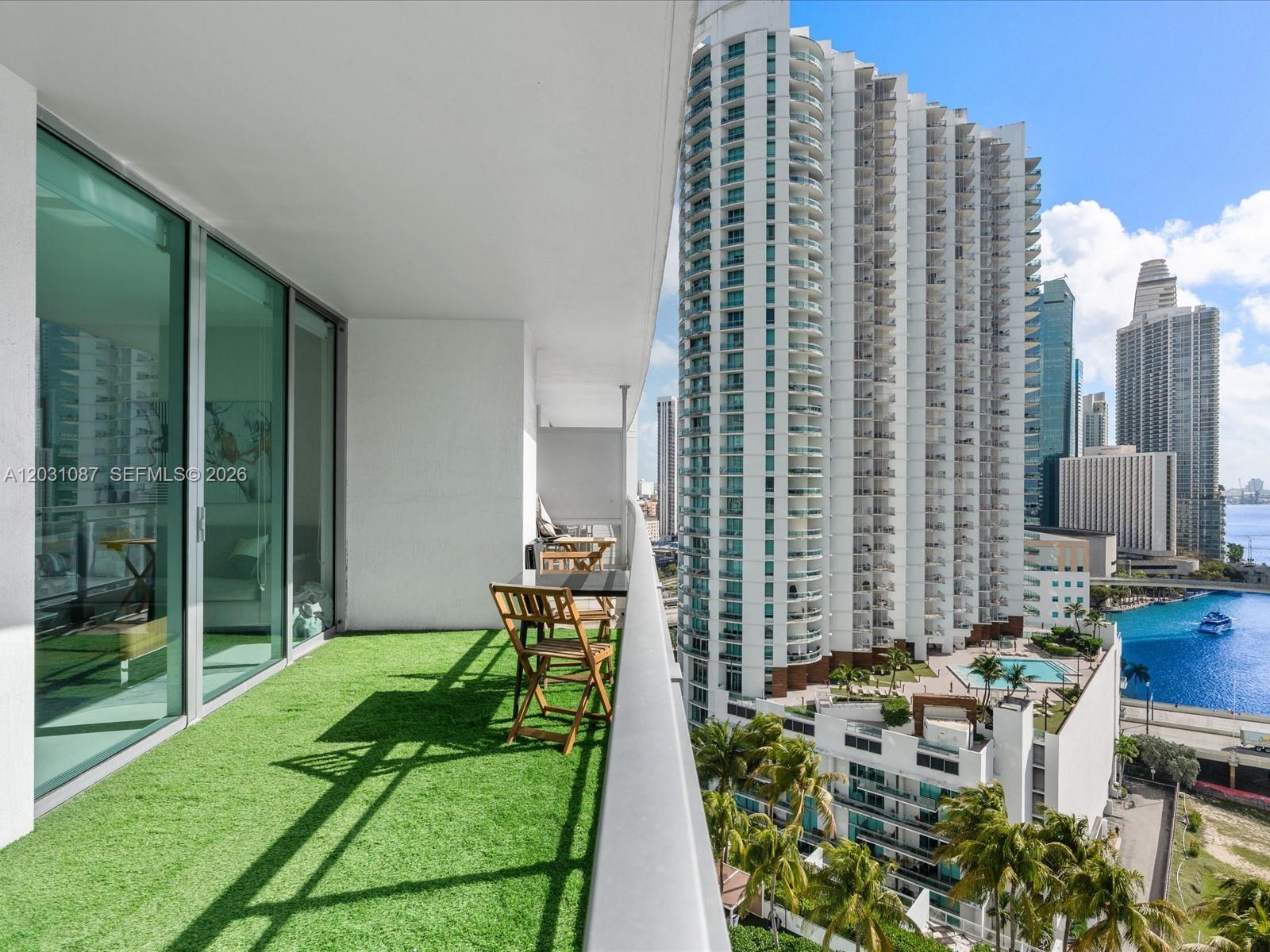 90 SW 3rd St #2015, Miami FL 33130