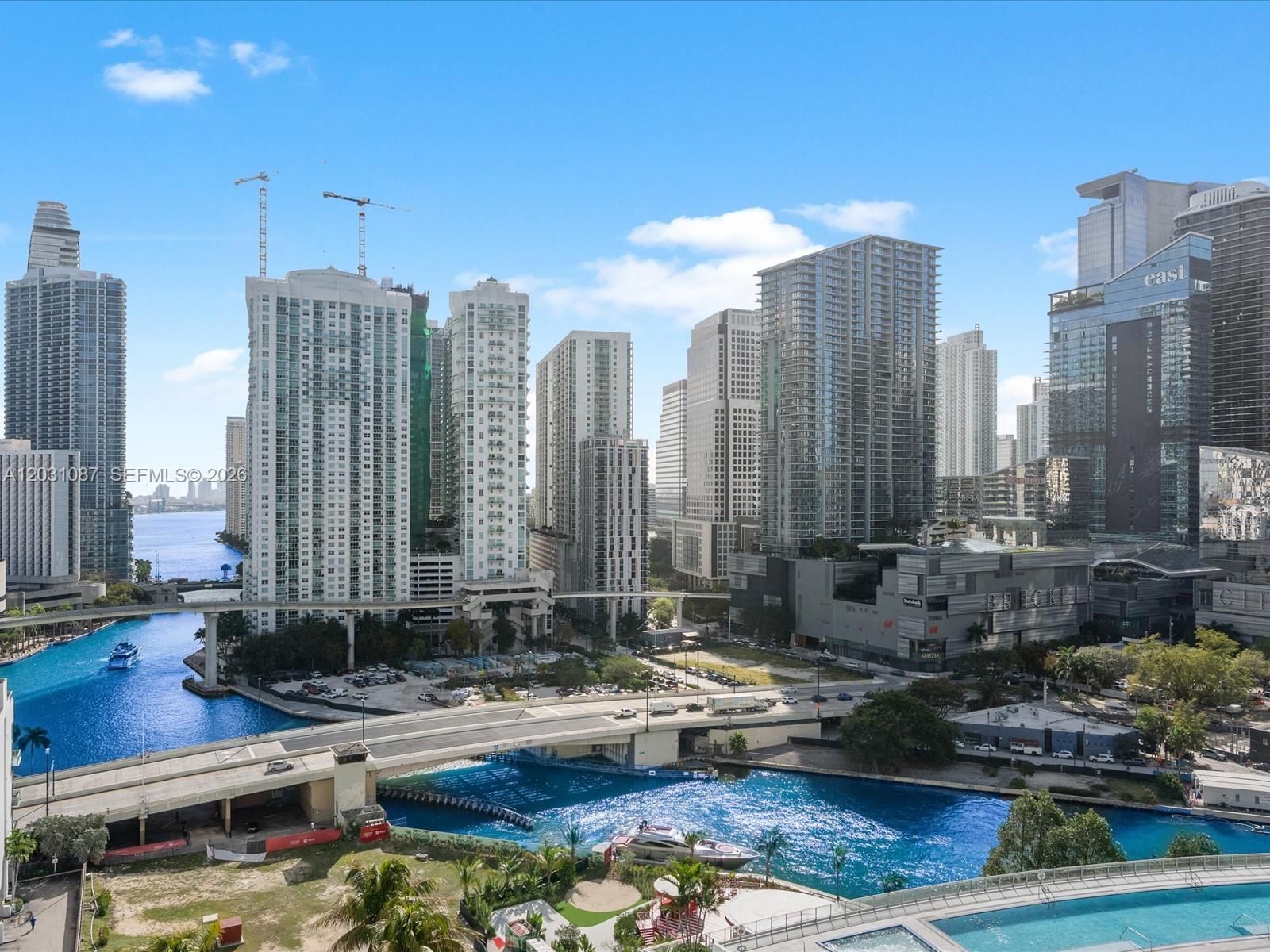 90 SW 3rd St #2015, Miami FL 33130