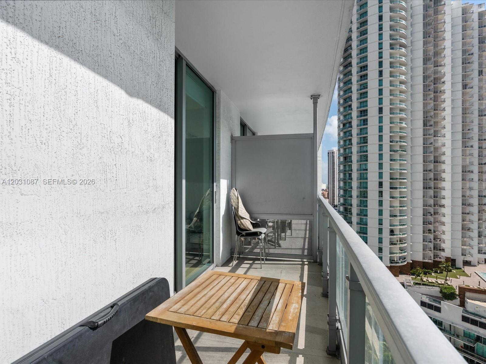 90 SW 3rd St #2015, Miami FL 33130